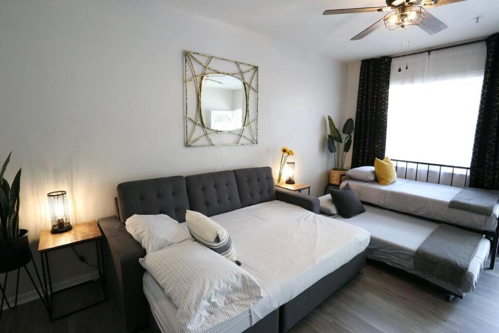 Renovated Modern Industrial Suite 2 Bedroom Condo Gainesville Exteriör bild
